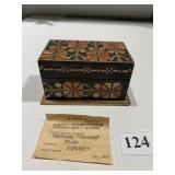 TRINKET BOX WOOD & VENEER STRAW