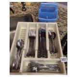 FLATWARE AND ORGANIZER