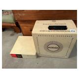 KODAK CAROUSEL 600 SLIDE PROJECTOR AND EMPTY
