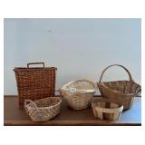 BASKETS INCLUDING WALL BASKET