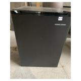 BLACK & DECKER SM. REFRIGERATOR