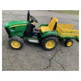 CHILDS JOHN DEERE TRACTOR W/ CART RUNS GREAT &