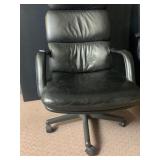 BLACK LEATHER 5 WHEEL ROLLING OFFICE CHAIR