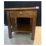 MISSION OAK SIDE TABLE 22" H X 21" X 27"
