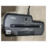 AMAZON BASICS PAPER SHREDDER