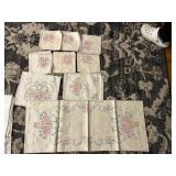 NAPKIN AND TABLE RUNNER SET