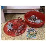 CONTAINER WITH METAL COOKIE CUTTERS