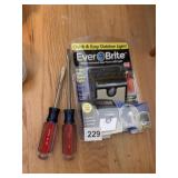 NEW IN PACKAGE SOLAR LIGHT AND SCREW DRIVERS