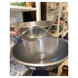 LARGE STAINLESS STEEL MIXING BOWL