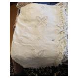 FRINGED AND WOVEN WHITE FULL QUEEN BED SPREAD