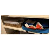 PYREX BAKING DISH WITH LID AND CARRYING CASE,