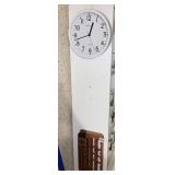 PRODUCT TREND BATTERY TESTER AND CLOCK