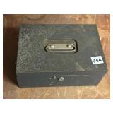 METAL BOX WITH WEIGHT WATCHER KEY CHAINS