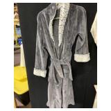 SOFT ROBE LOOKS NEW