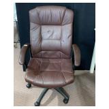 ROLLING BROWN OFFICE CHAIR SEE BACK RUBBING PHOTO