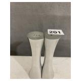 STAINLESS SALT AND PEPPER SHAKER