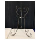 METAL SCROLL DESIGN STAND