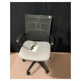ROLLING OFFICE CHAIR LIKE NEW