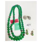 TWO PAIR OF PIERCED EARRINGS GREEN AGATE NECKLACE