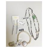 IRIDESCENT SQUARE BEADED NECKLACE WITH PEARLS