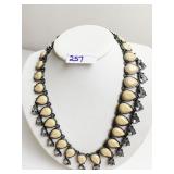 CREAM STONE NECKLACE