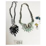 SILVER TONE PENDANT NECKLACE WITH DOOR OR GATEWAY