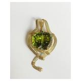 GOLD TONE METAL NECKLACE PENDANT WITH GREEN STONE
