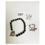 SILVER TONE FLOWER PENDANT BLACK BEADED BRACELET