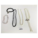 GROUP OF BEADED NECKLACES AND BRACELETS