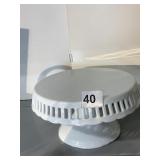 CAKE STAND W/ OPEN DESIGN EDGE 4.5" H X 8" D