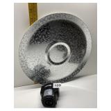 WINE OPENER AND SERVING DISH