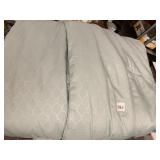 QUEEN COMFORTER