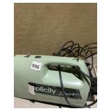 SIMPLICITY SWEEPER W/0 HOSE AND SHARK AND DYSON