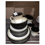 SET OF CHINA BLACK/WHITE