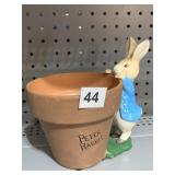 CLAY POT W/ BUNNY LOOKING IN
