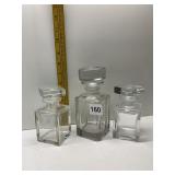 DECANTERS SQUARE W/ STOPPERS