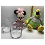 MINNIE MOUSE AND PIRATES PARROT