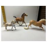 HORSES INCL. BREYER MOLDING CO. W/ BROKEN LEG