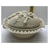 BELLEEK 10" D BASKET W/ ORNATE LID
