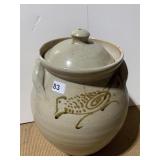 BIRD DESIGN ON FRONT W/ LID POTTERY