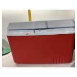 RUBBERMAID COOLER VERY CLEAN INTERIOR