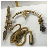 GOLD TONE DECORATIVE WALL SCONCE WITH HEAVY