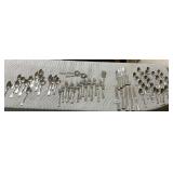 ONEIDA STAINLESS SERVING FOR 6 PLUS