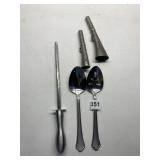 TWO GOLD SMITH CINCINNATI ENGLAND HORNS, KNIFE