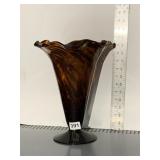 12" LEOPARD AMBER GLASS FOOTED VASE