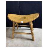 OAK CURVED SEAT W/ HANDLE IN CENTER 21.5" W X 13"