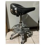 MOTORCYCLE SEAT ROLLING STOOL 5 WHEEL STURDY