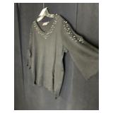 QUACKER FACTOR BLACK LADIES TOP WITH V NECK