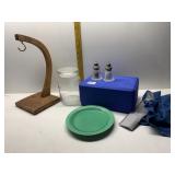 SALT/PEPPER, SILVER BAGS, GLASS JAR, WORKOUT