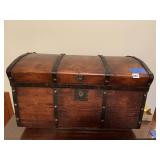 DOME TOP TRUNK W/ METAL STRAP